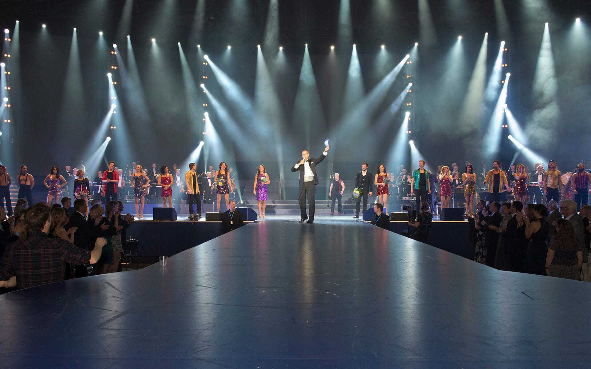 Host thanking artists and dancers from the stage, Sandvik 150th anniversary Göransson Arena