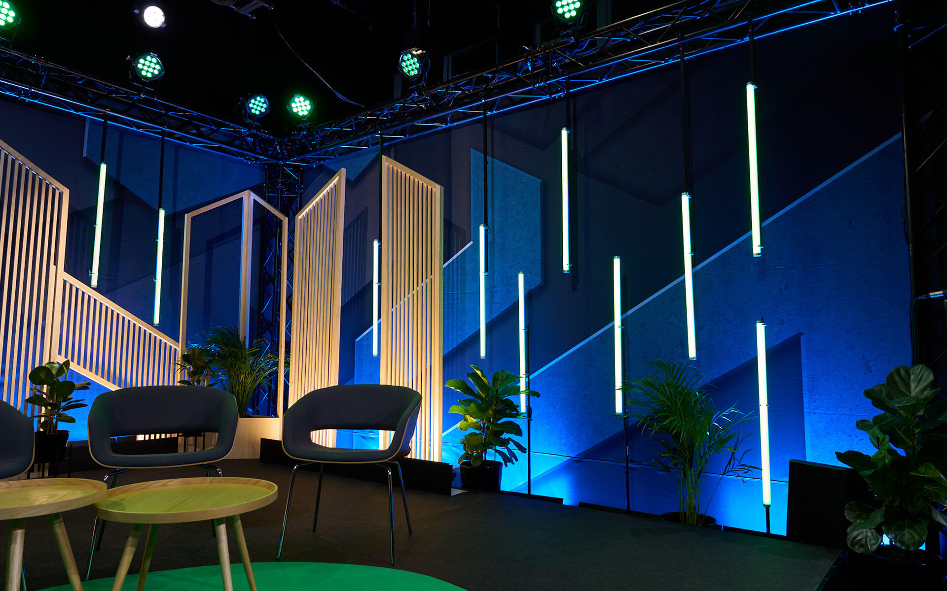 Astera Titan Tubes som scenografi i studion