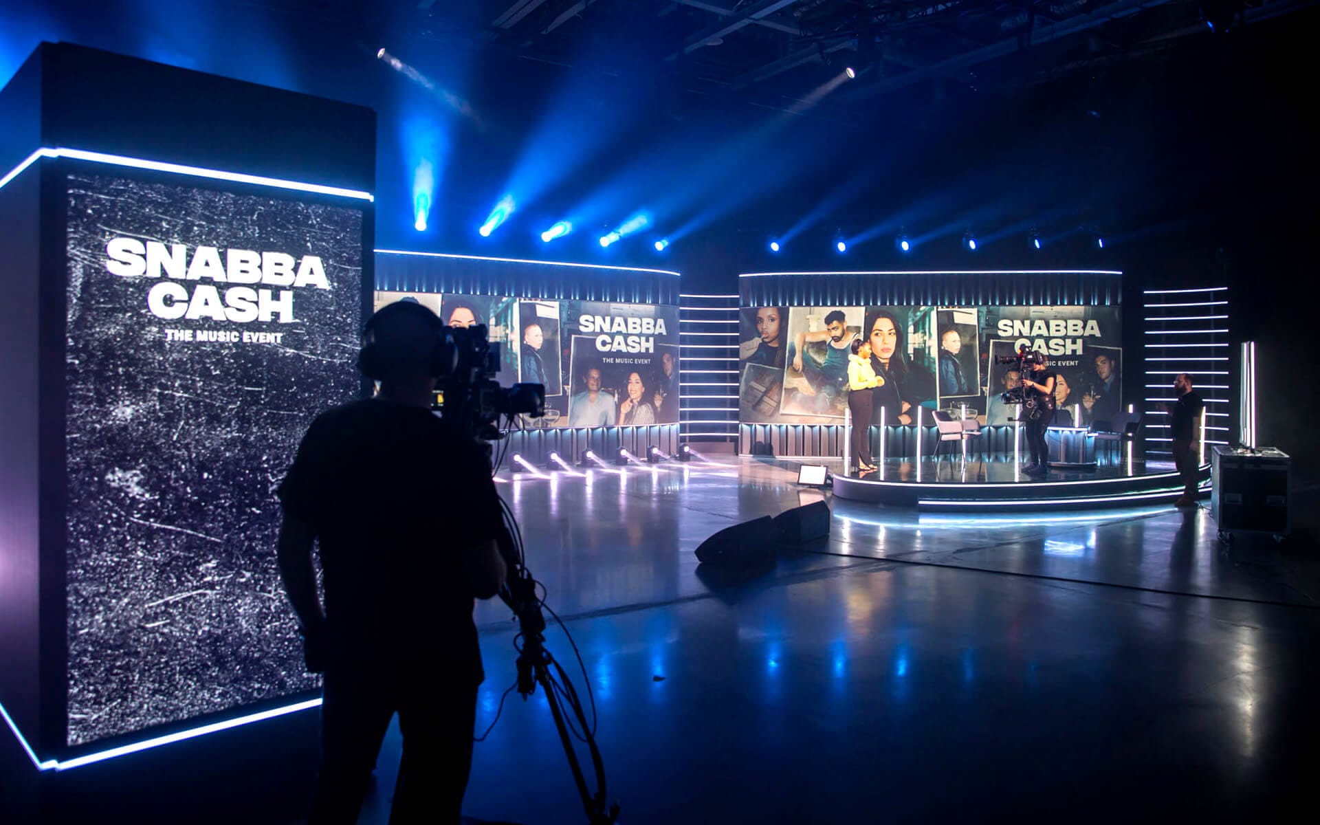 Snabba Cash The Music Event – EDGE producerade talkshow-studiomiljön för Netflix-sändningen i Studio Flex med scenografi, ljus och kameraproduktion.