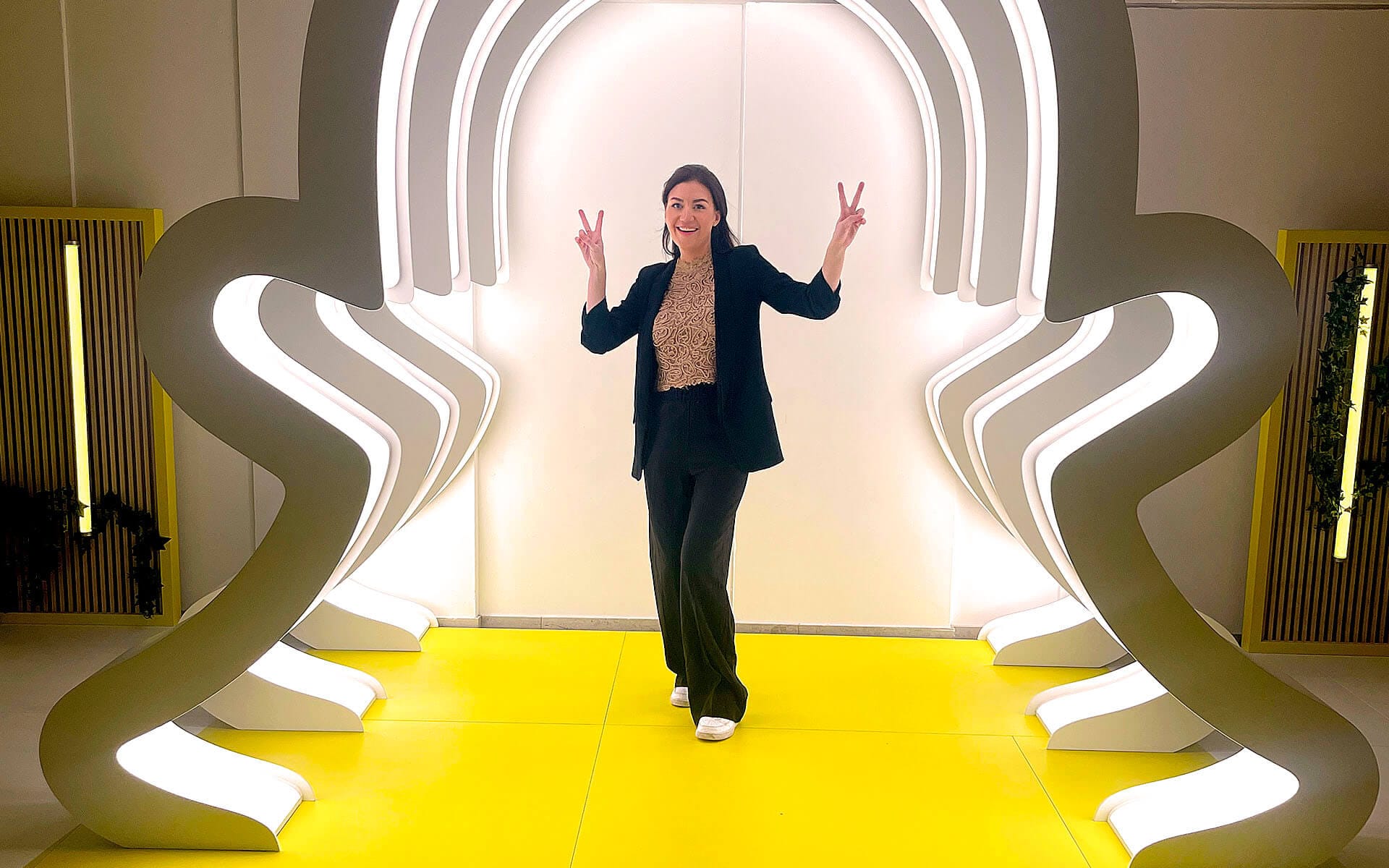 Entréportal formad som Snapchat-loggan, event i Köpenhamn