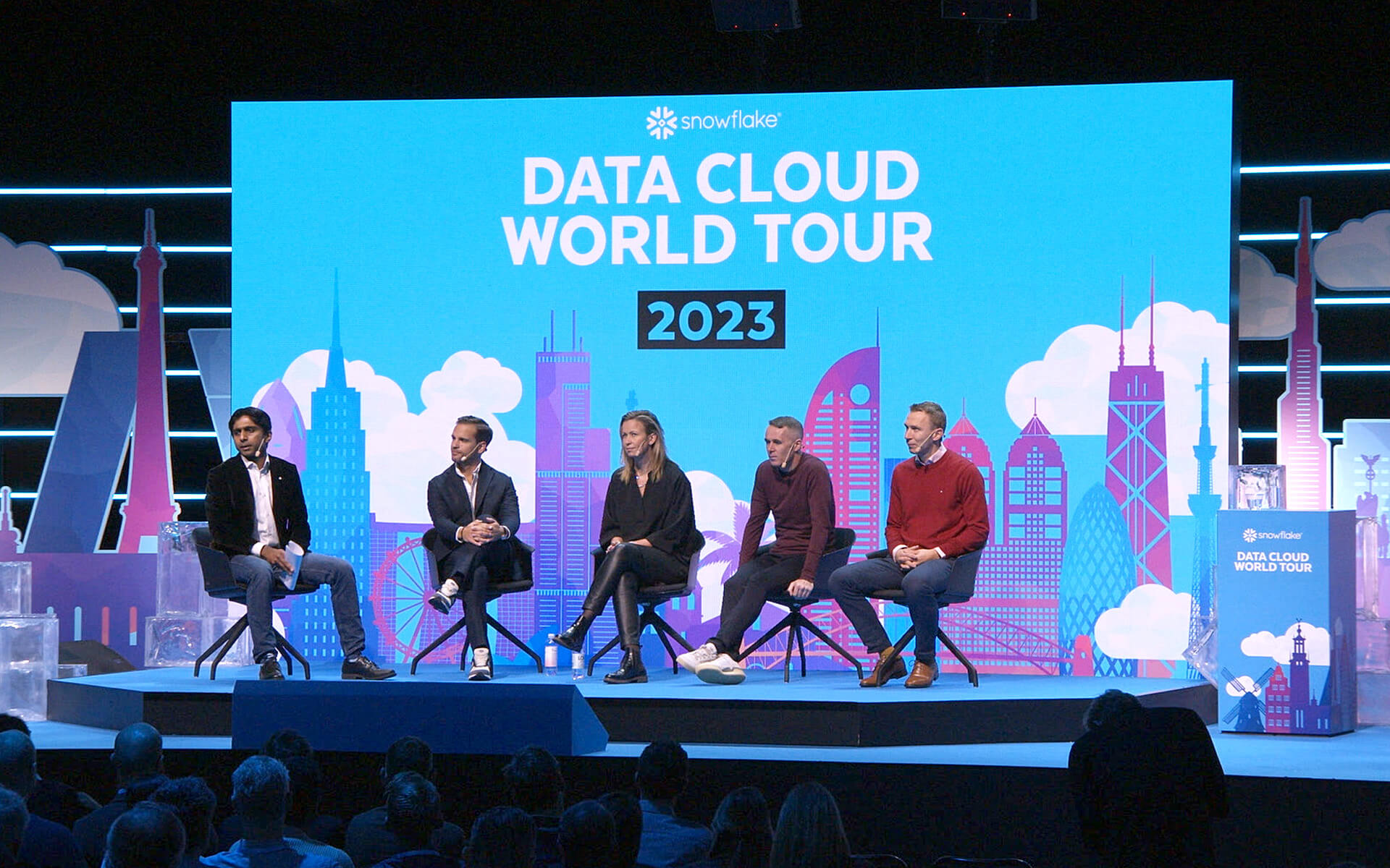 Paneldiskussion på scen – Snowflake Data Cloud World Tour 2023, Avicii Arena