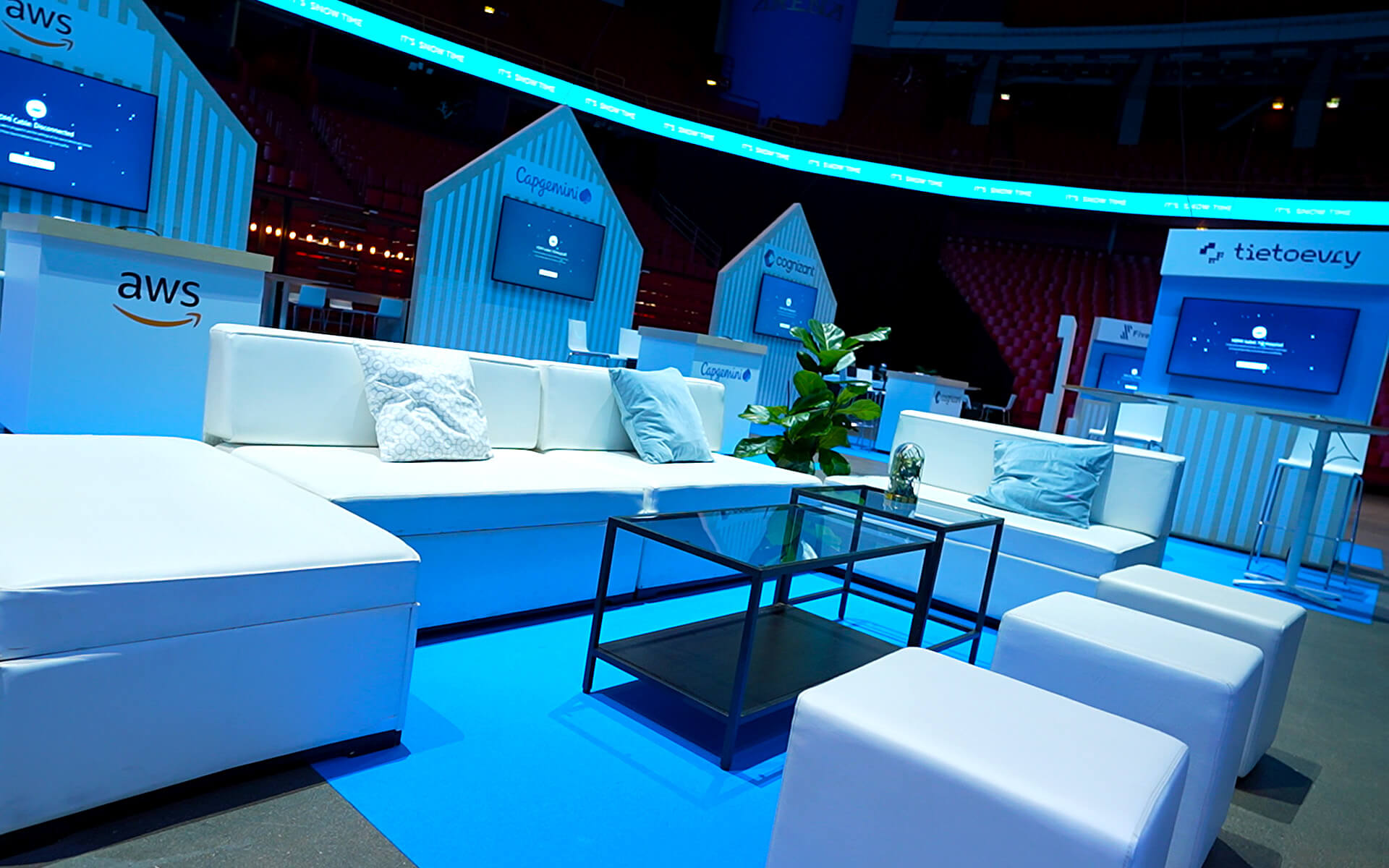 Lounge längs arénans långsida – Snowflake Data Cloud World Tour 2023, Avicii Arena
