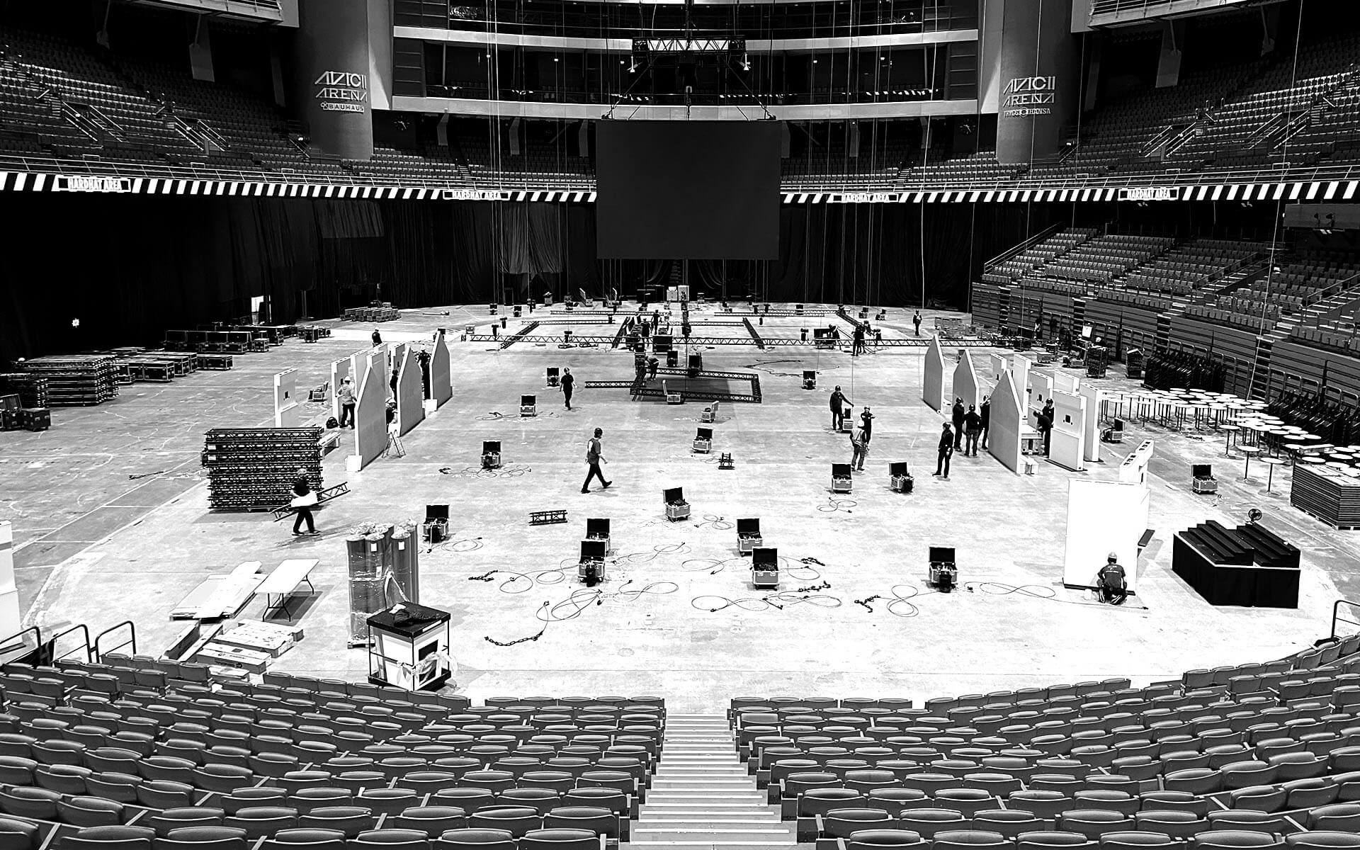 Bakom kulisserna – riggning inför Snowflake World Tour 2023, Avicii Arena