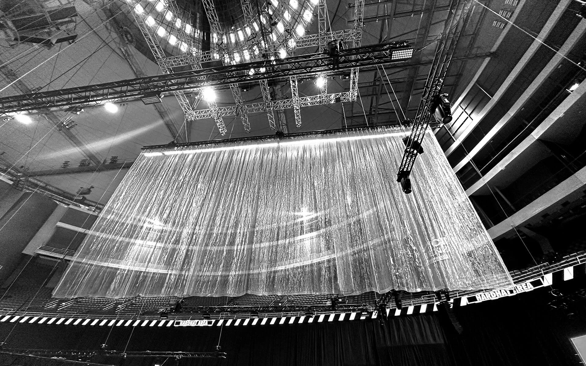 Specialproducerade slöjtyger för tysta möten – Snowflake World Tour 2023, Avicii Arena