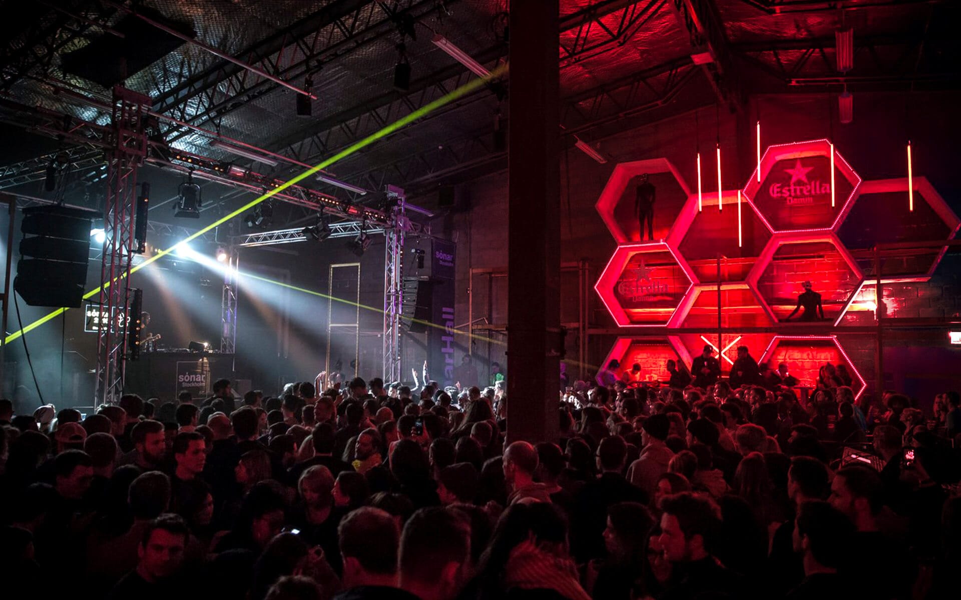 Estrella activation at Sonar Festival on Nobelberget – a decorative installation that integrates the brand into the festival experience.