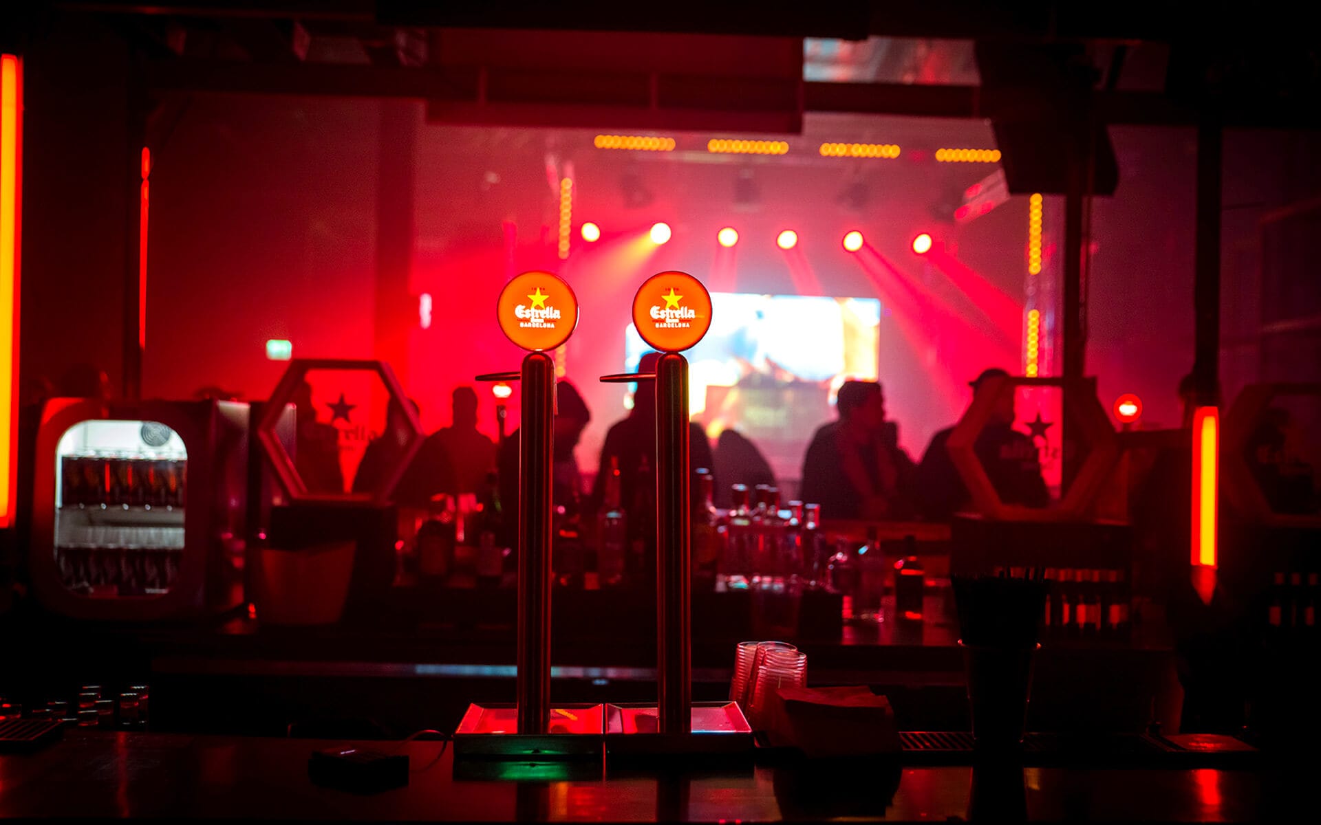 Estrella beer taps in foreground with Sónar main stage behind, Nobelberget 2016