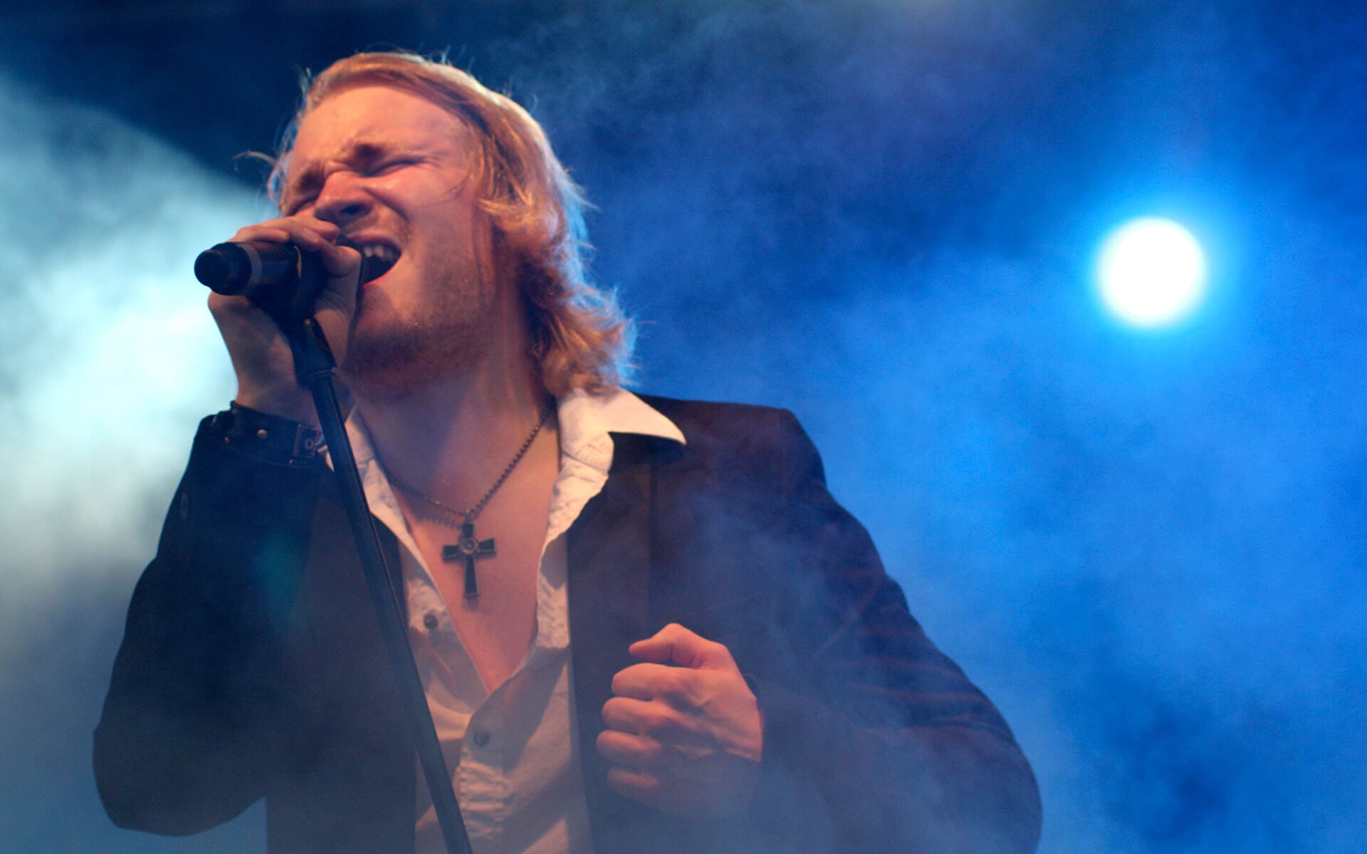 Robin Ericsson from Idol on stage, SRBF Edsbergsparken Sollentuna 2012