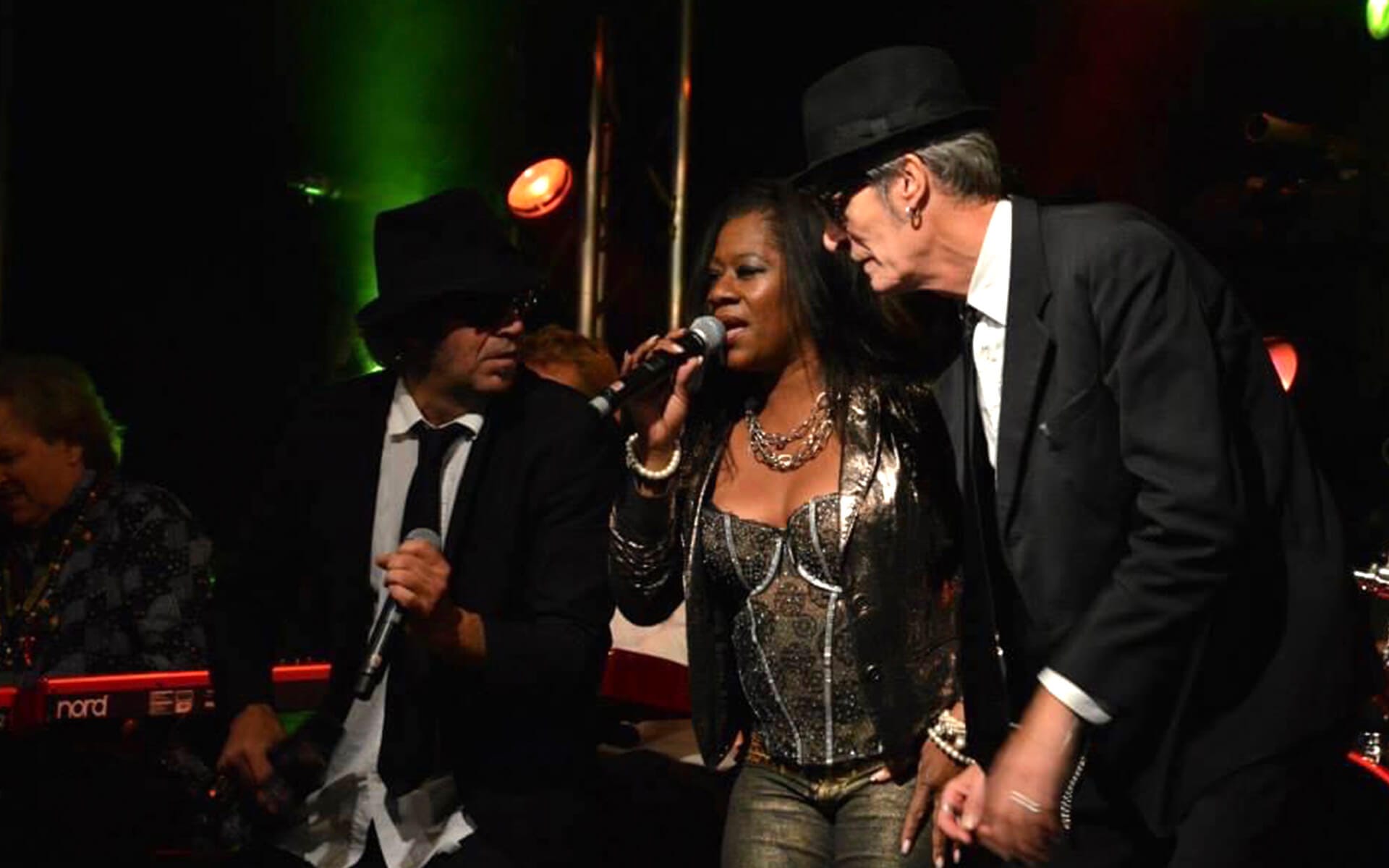 Moose Brothers with Gladys Del Pilar on stage, SRBF Edsbergsparken Sollentuna 2013