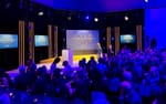 Vinnare på scen med Edgetron-scenografi, Stora Journalistpriset 2022 Bonniers Konsthall