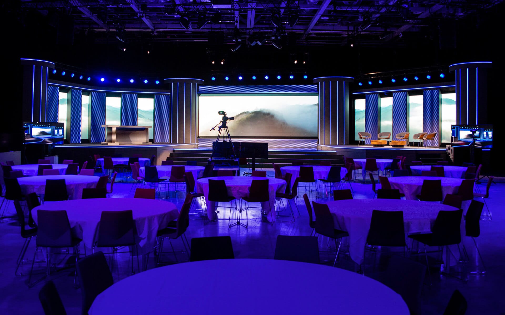 Studio Ett season 2 – EDGE updated the studio set design for the second season of broadcasts at Strawberry Fields, with hybrid table setting and new lighting design.