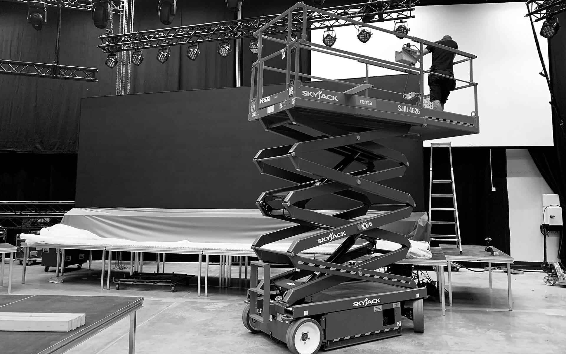 Rigging with scissor lift during Studio Ett build, Strawberry Fields spring 2020