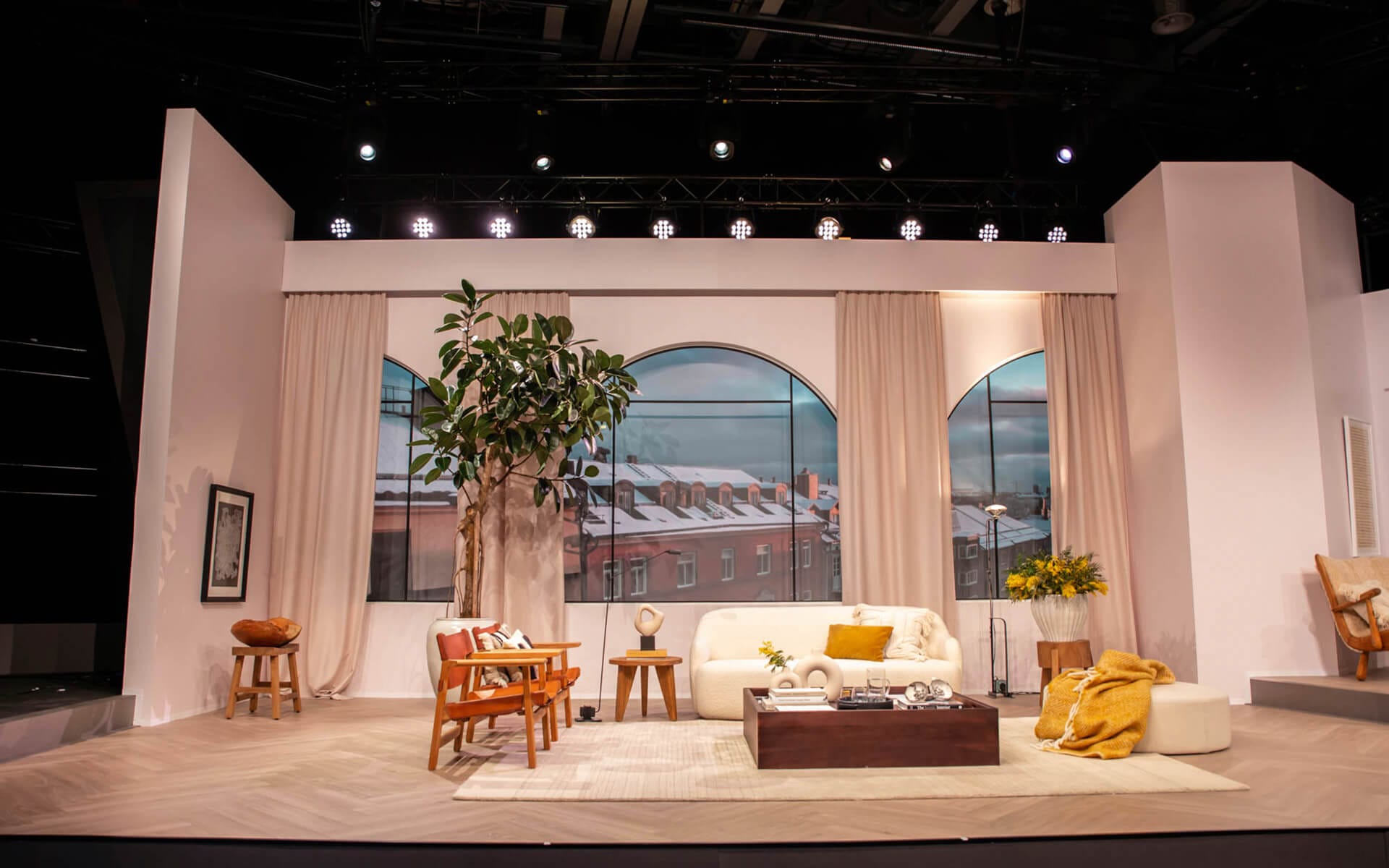 Presentation area from the front with new backdrop, Svensk Fastighetsförmedling digital kickoff Studio Ett
