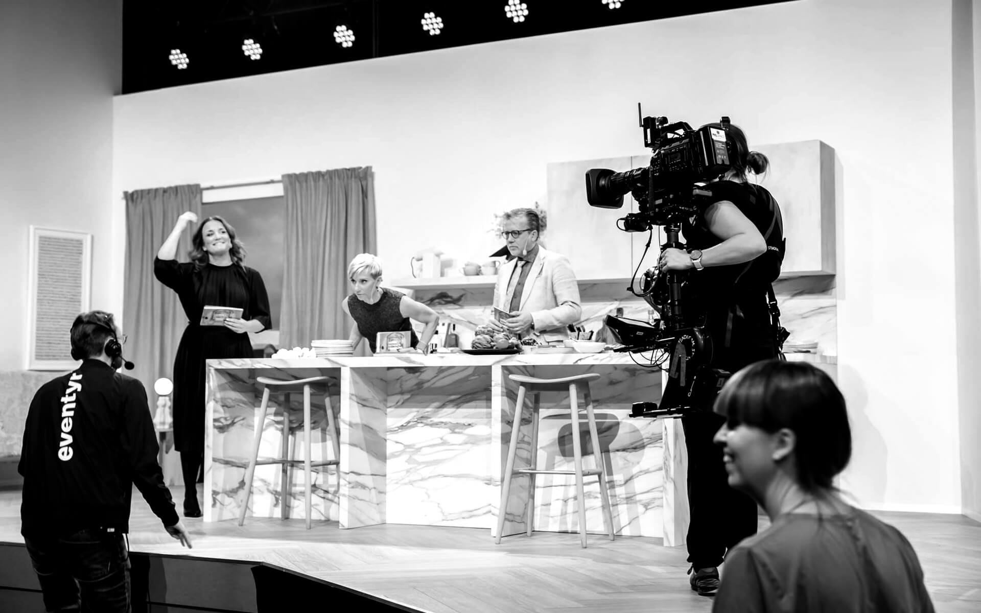 Behind the scenes at Svensk Fastighetsförmedling's digital event in Studio Ett – Steadicam in action.
