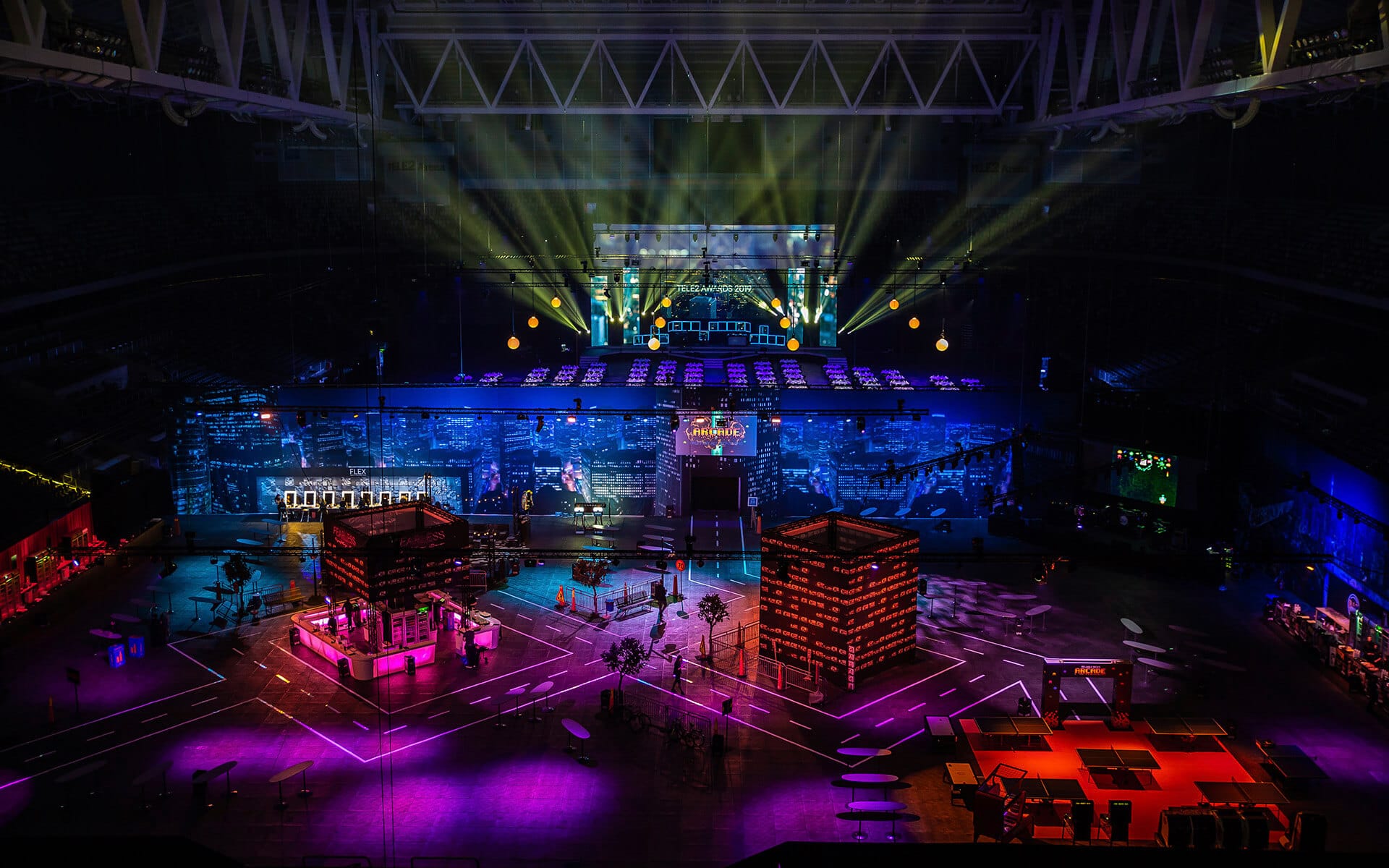 Till Tele2 Awards 2019 delade EDGE arenagolvet i två – mingel i en hel stadsmiljö på ena sidan och sittande middag med scen på den andra.