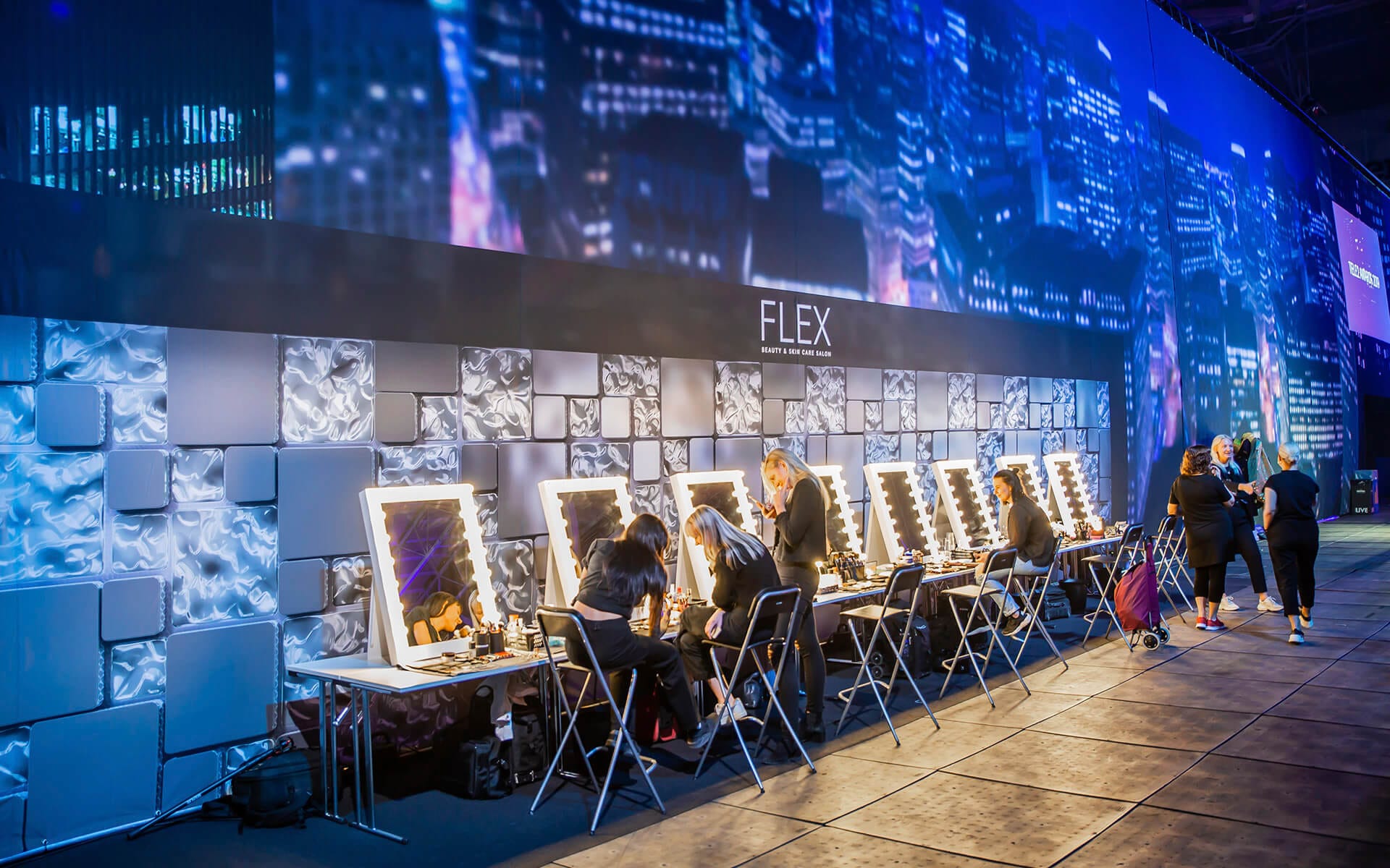 En av de specialbyggda sminkstationerna EDGE producerade för Tele2 Awards 2019 – ett exempel på hur dekor och snickeri höjer helhetsupplevelsen på ett storskaligt event.