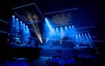 Gobo-projektion från rörliga armaturer på scenen, Tele2 Awards 2022 3Arena