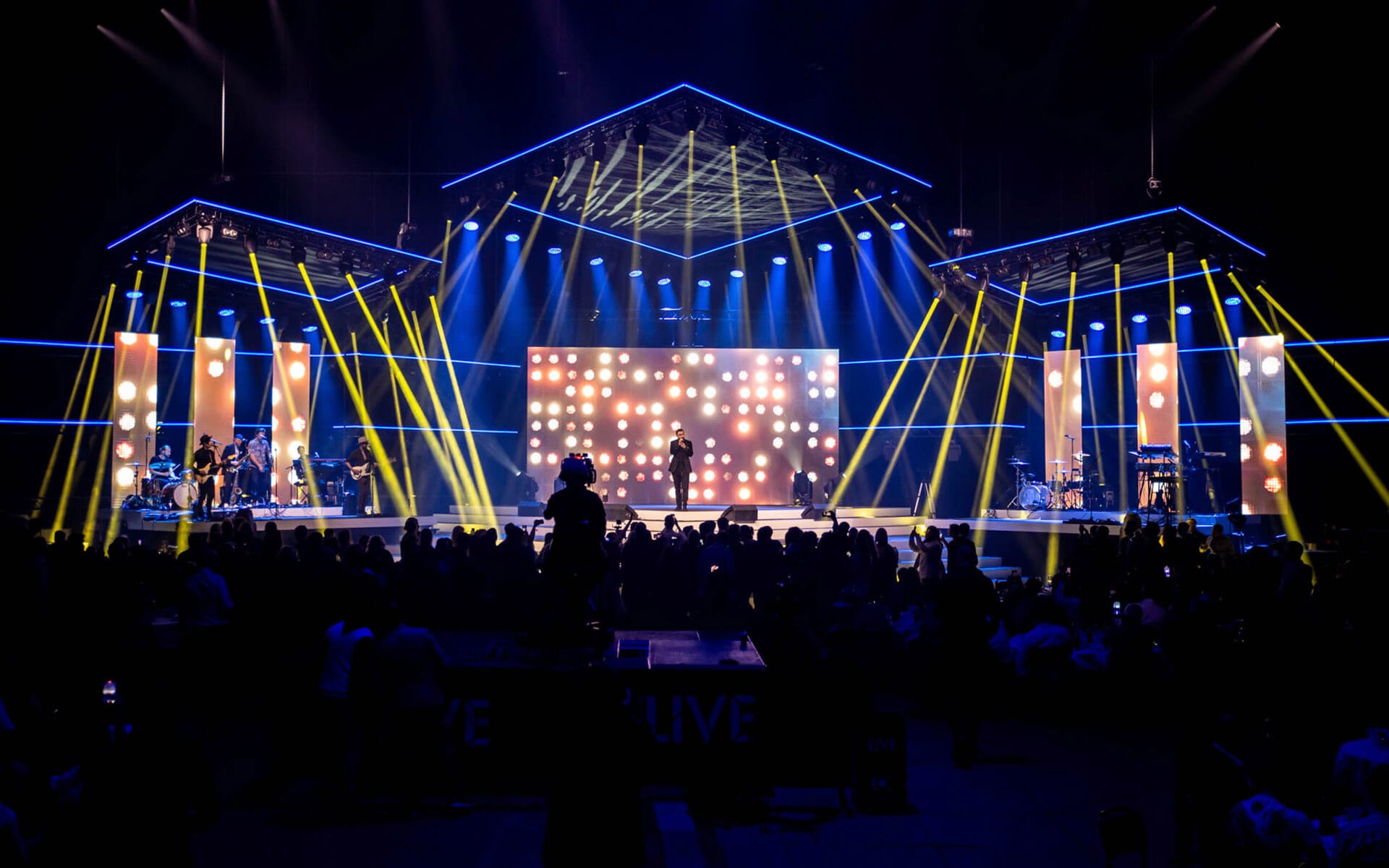 Måns Zelmerlöw performing live on stage, Tele2 Awards 2022 3Arena