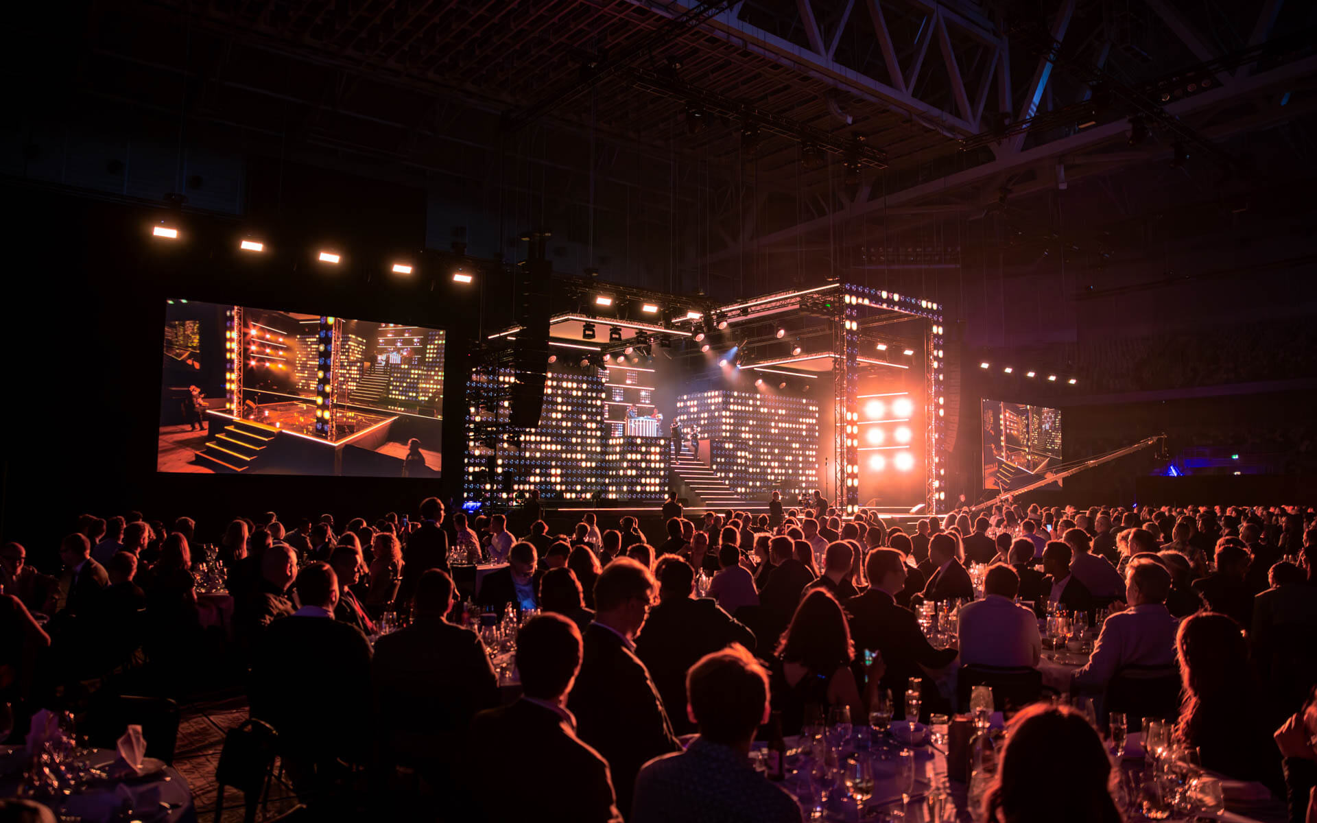 Värdar på scen under Tele2 Awards