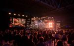 Värdar på scen under Tele2 Awards