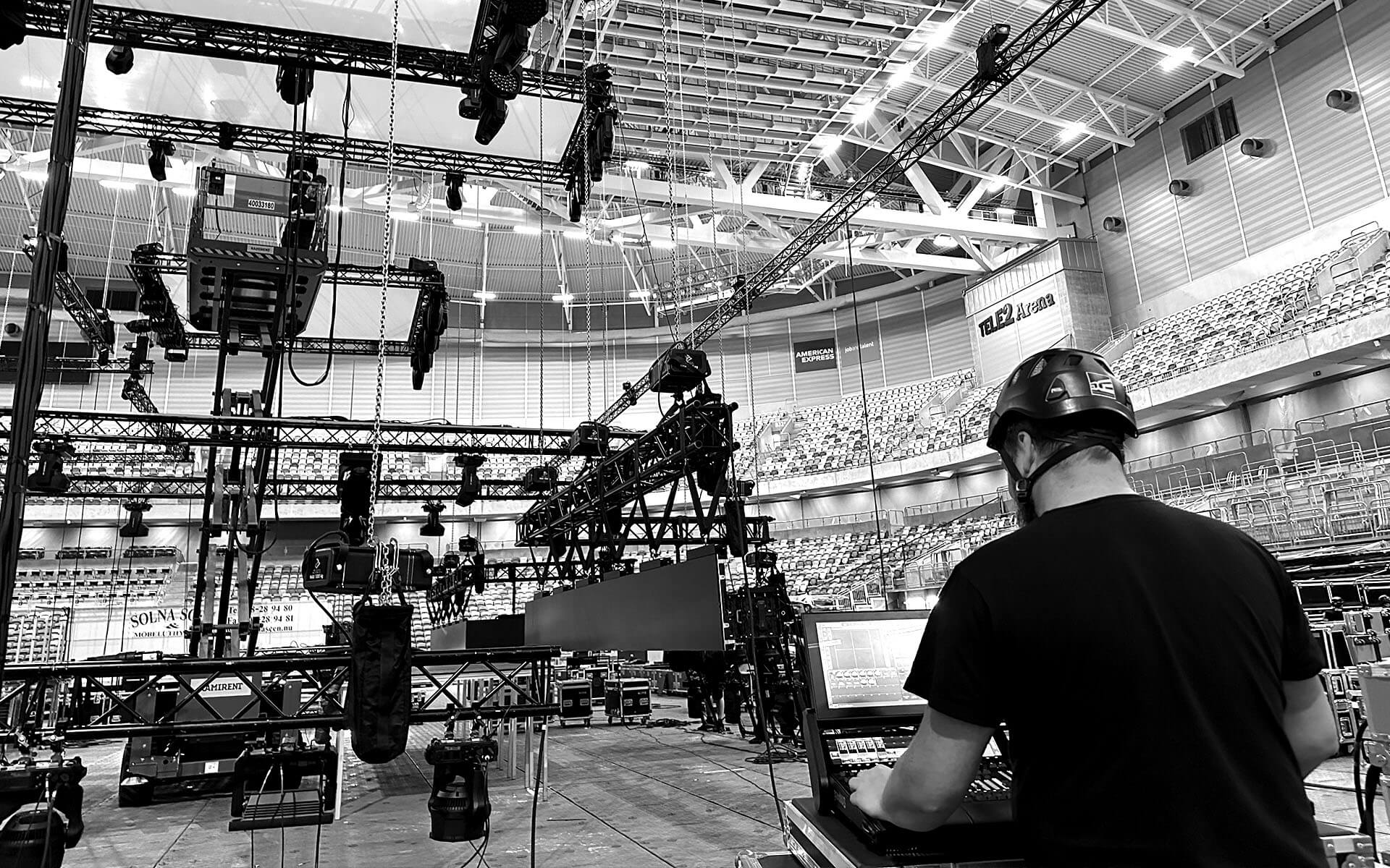 Rigging av tross och LED i 3Arena