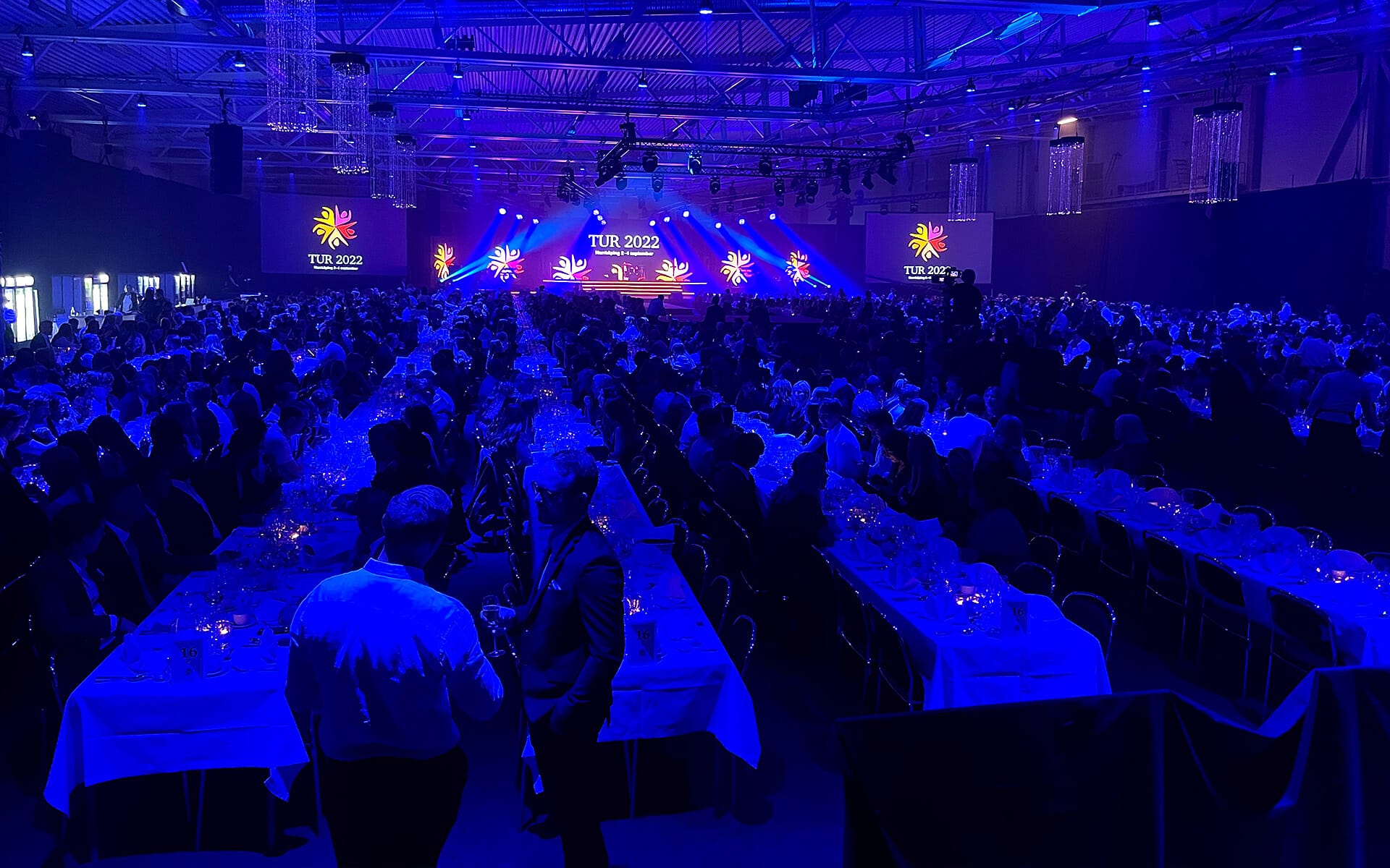 Chandelier with fibre optics above dinner guests, TUR-Spelen 2022 Stadium Arena Norrköping