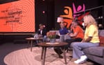Sittande paneldialog på scenen under konferenspasset, TUR-Spelen 2022 Stadium Arena Norrköping