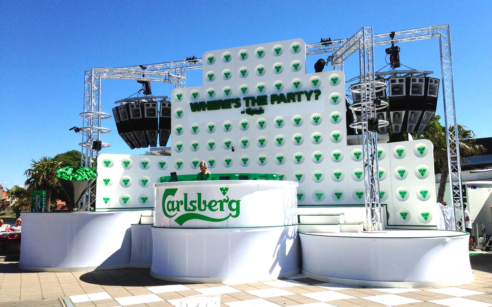 Carlsberg activation at Kallis in Visby – custom-built stage and DJ booth for a beach club event on Gotland.