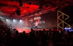 Talare på scenen under YouTube Brandcast event, Hotel At Six Stockholm