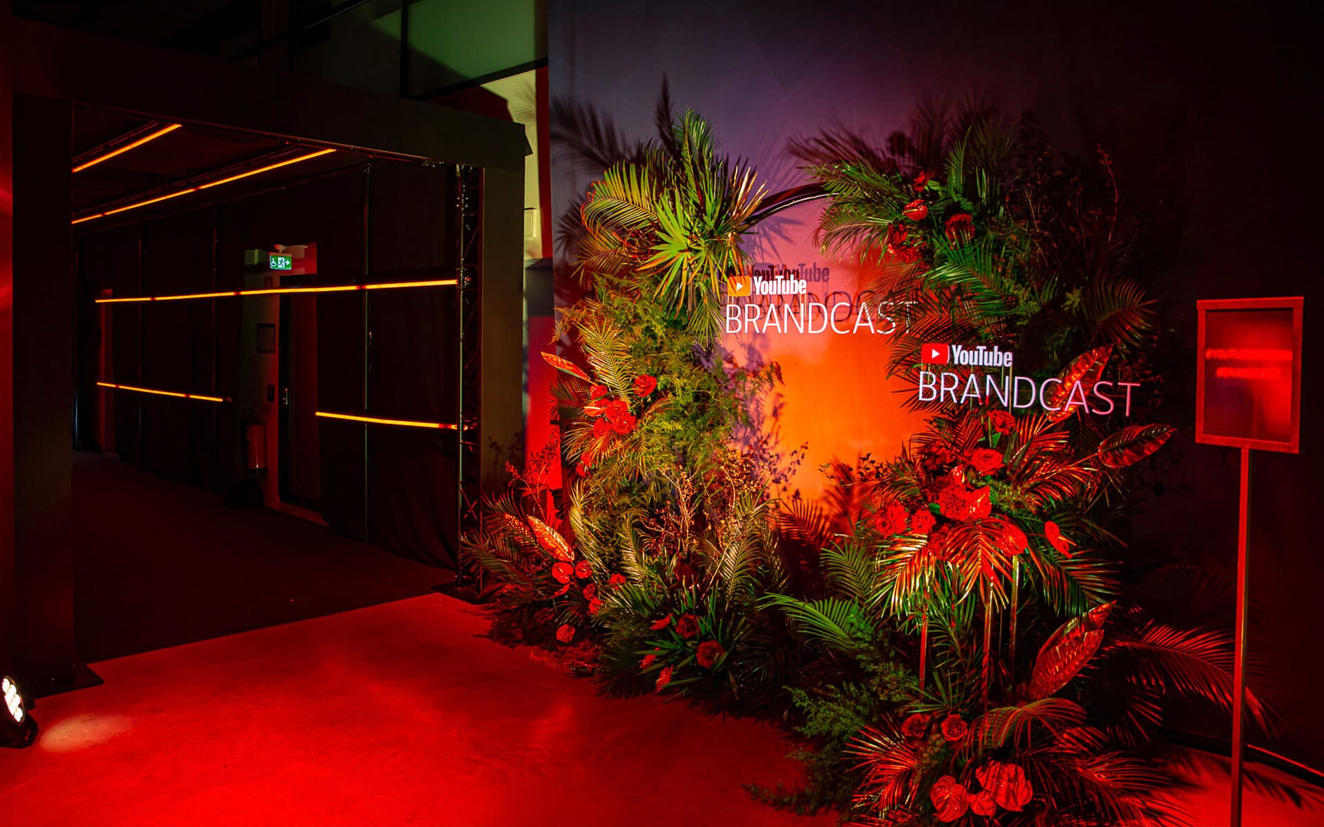 Dekorinstallation i entrén till Sceptron-tunneln, YouTube Brandcast Hotel At Six