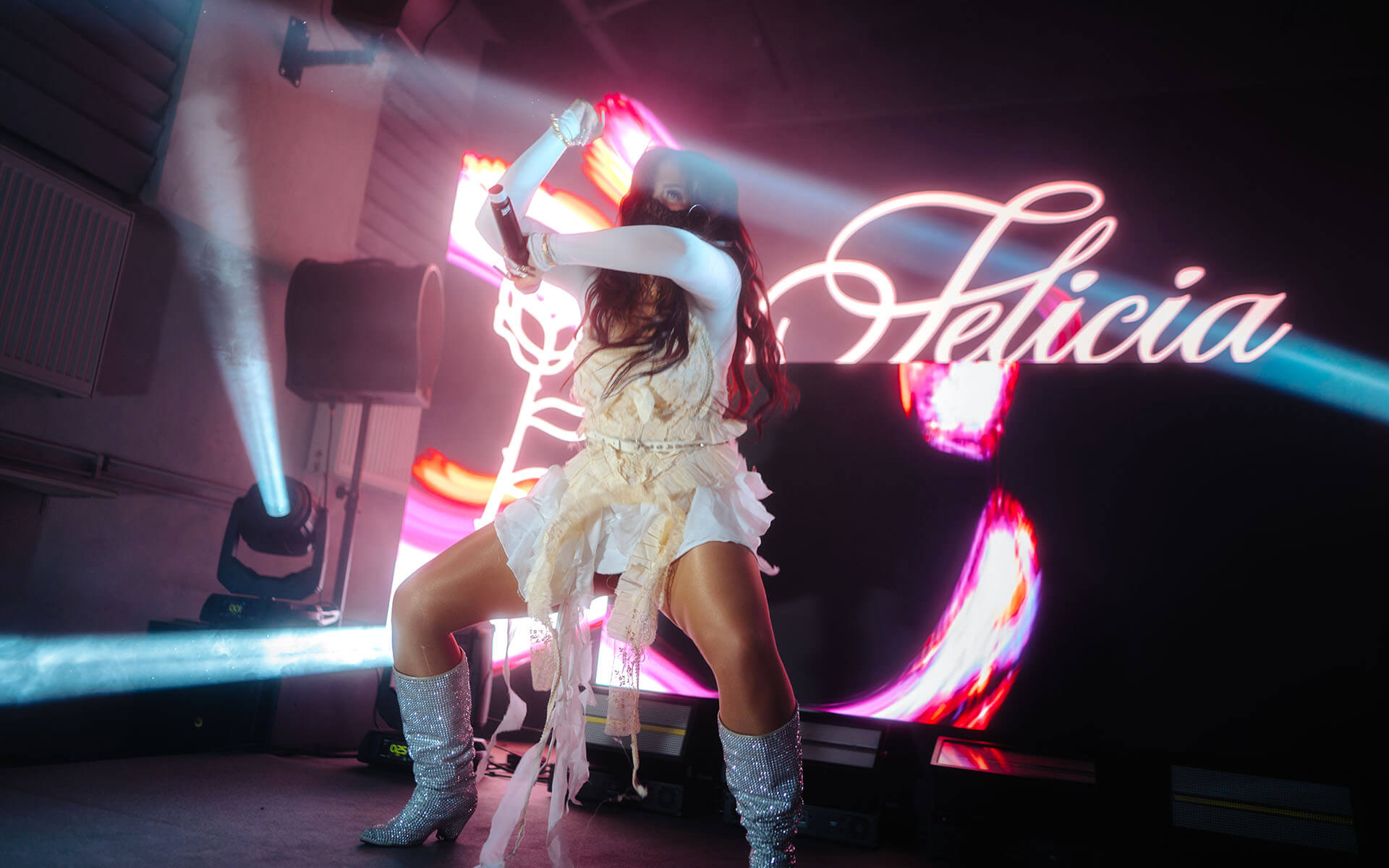 Felicia live on the main stage