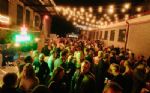 Rovsling som festivalbelysning vid entrén