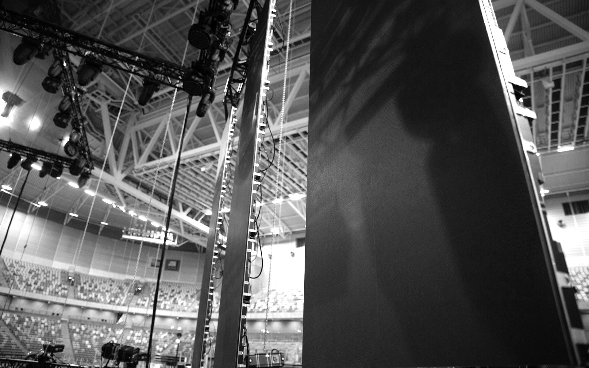 An integrated LED wall becomes part of the set design and gives the stage a whole new dimension.