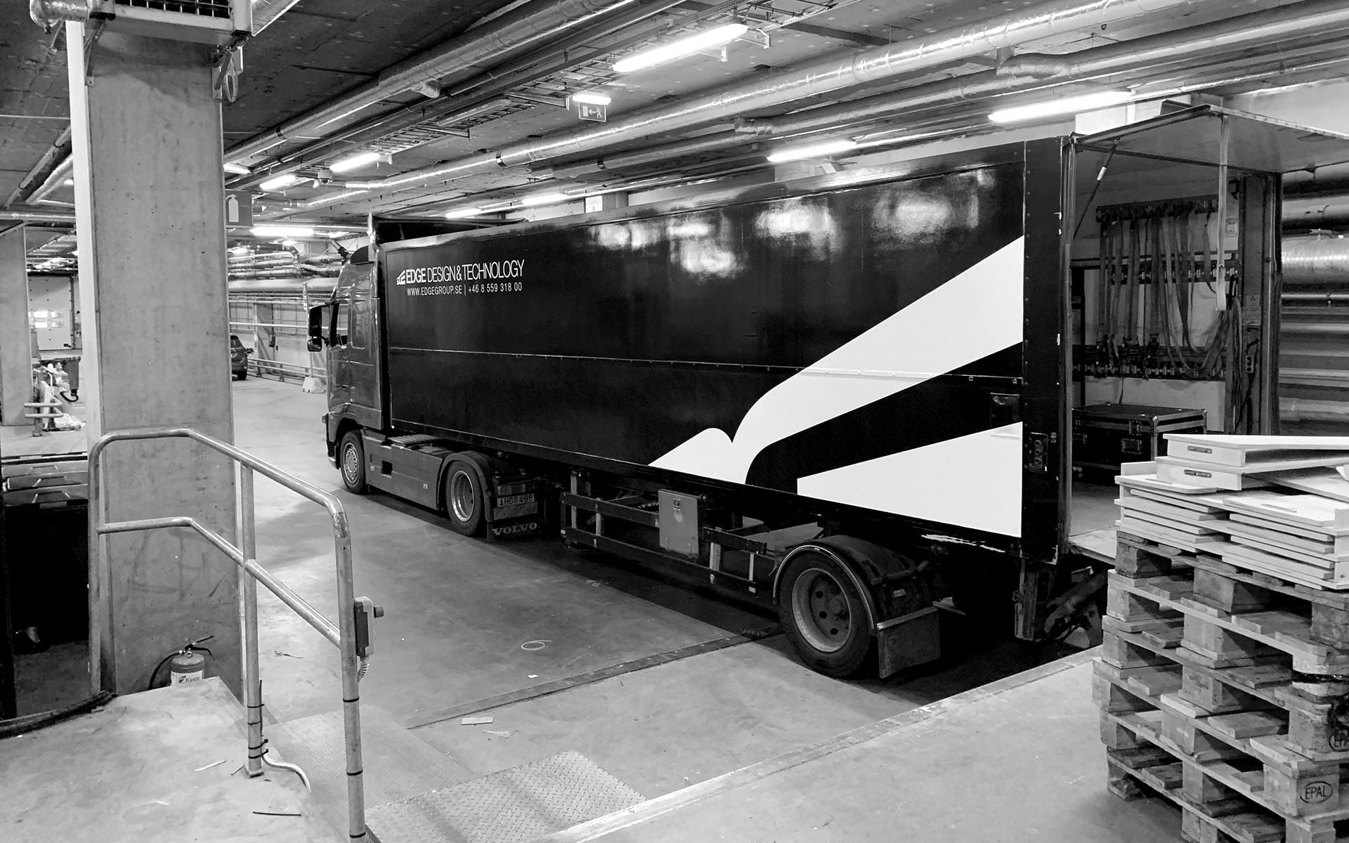 Semitrailer vid Quality Hotel™ Strawberry Arena – en av EDGE:s vanligaste destinationer för stora event och chefsmöten.
