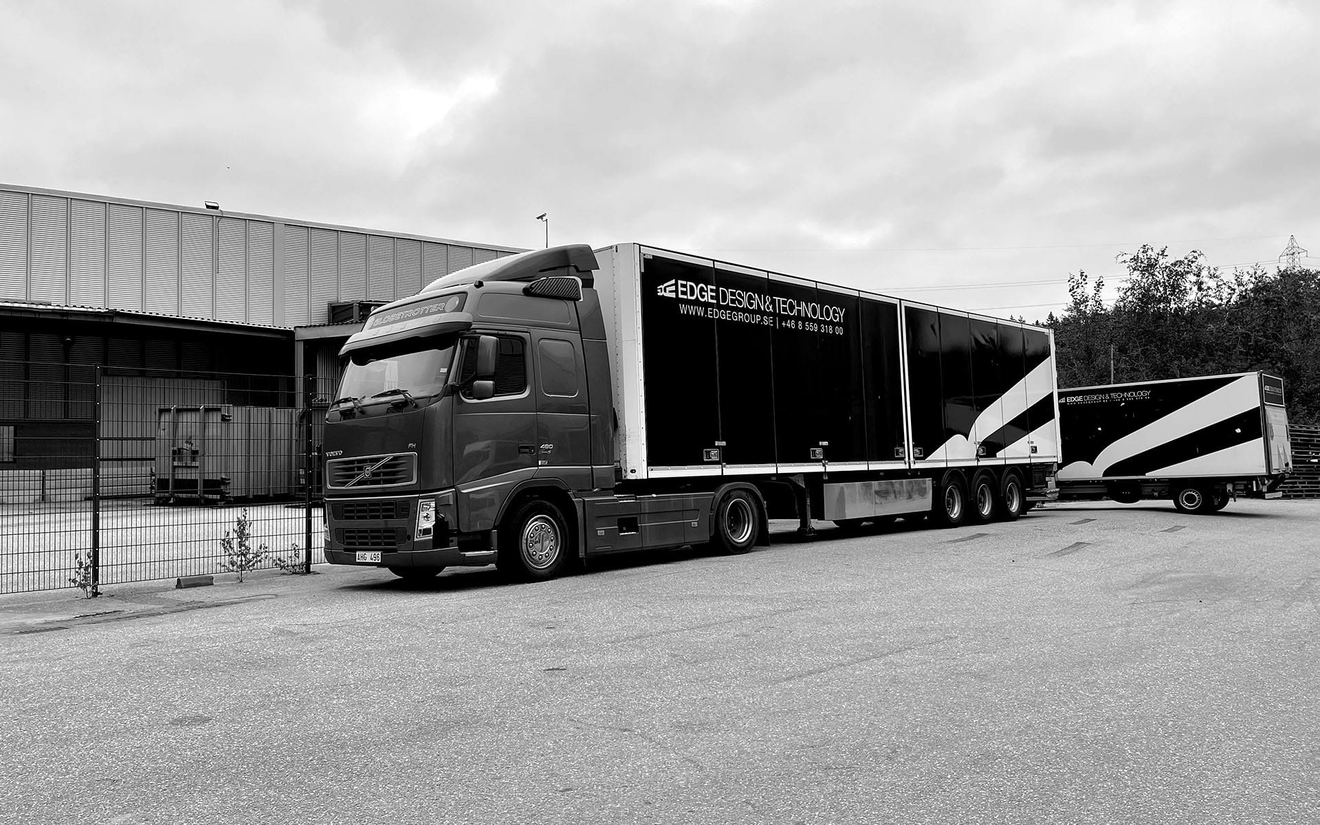 Jumbotrailer vid lagret i Bredden – de stora trailerna används för arenaevent och stora produktioner med mycket material.