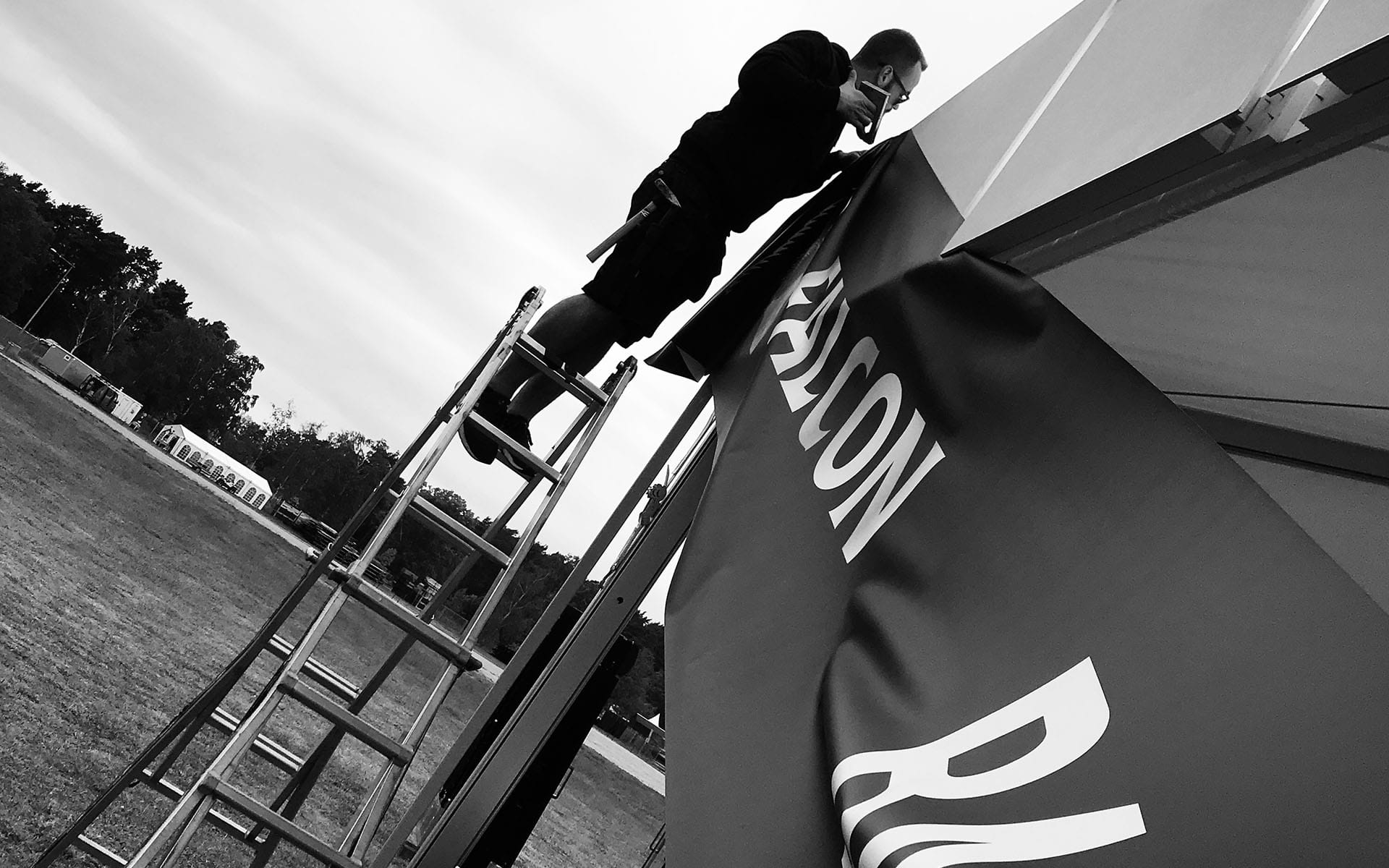 EDGE crew installing printed banners at Sweden Rock Festival – fast and precise installation of large outdoor banners.